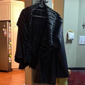 Elegant Black Women's Cape with Textured Collar
